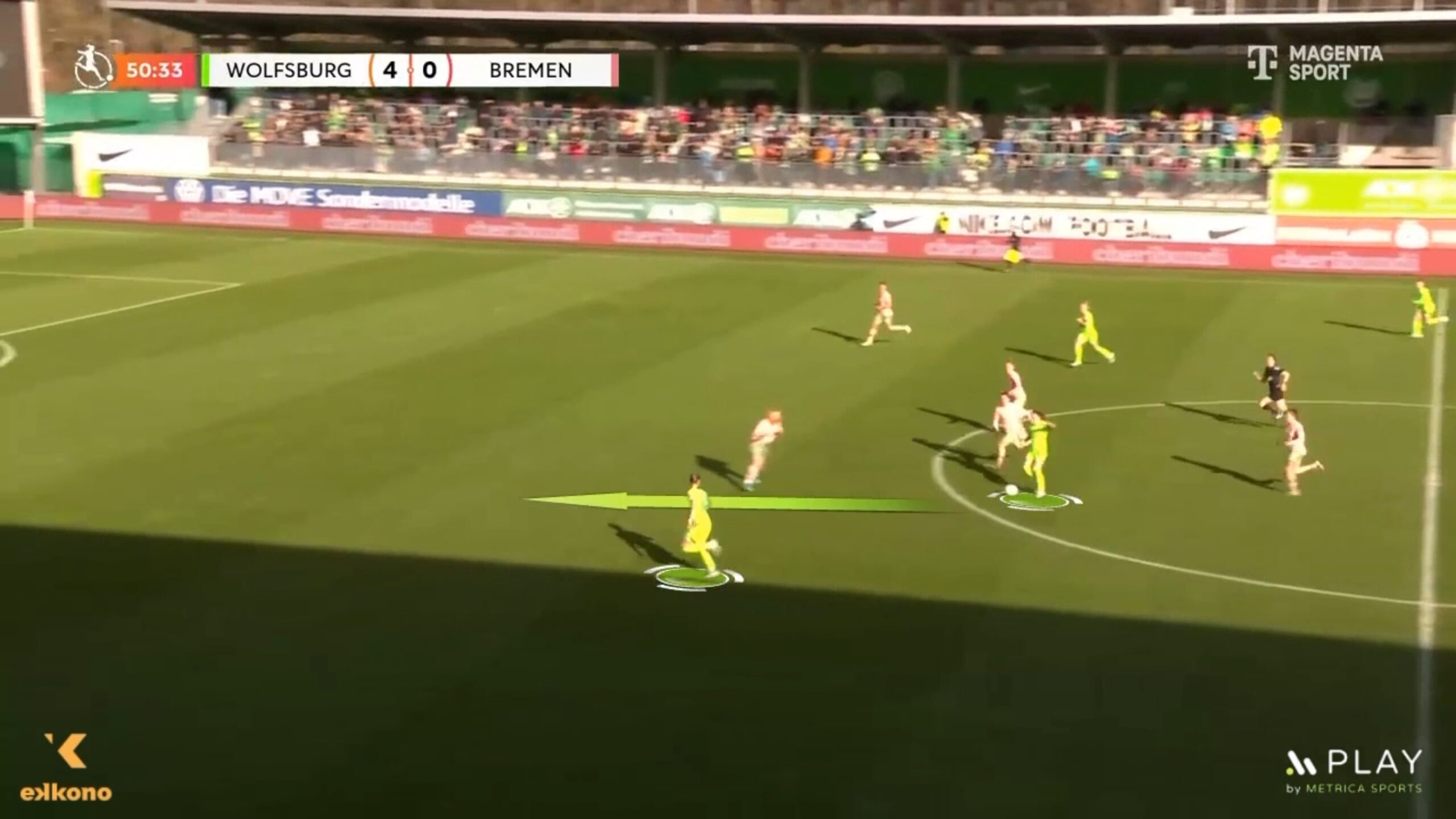 Vision 1 Pajor is able to understand the best timing to pass the ball, providing the maximum advantage to their teammates, as in this example where Popp (#11) can face the goalkeeper in a 1-on-1 situation.